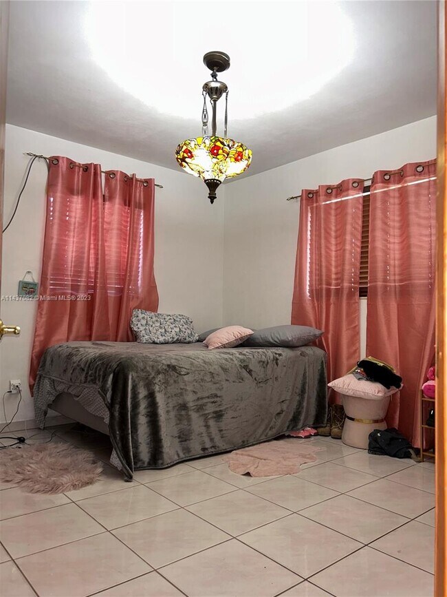 Building Photo - 5891 W 9th Ln