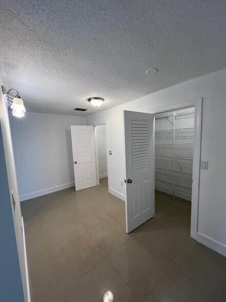 Building Photo - 1060 SW 111th Way