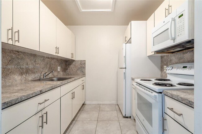 Building Photo - 100 SW 132nd Way