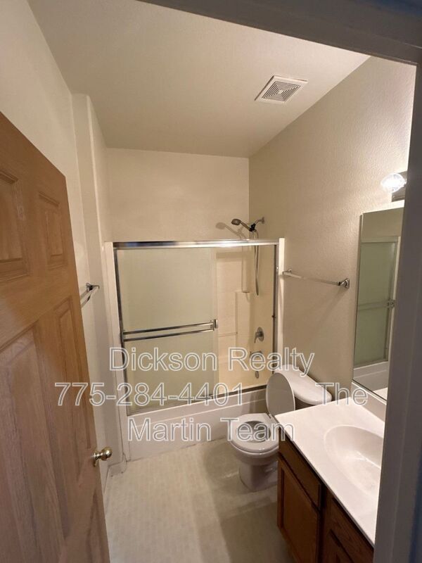 Building Photo - 711 19th St
