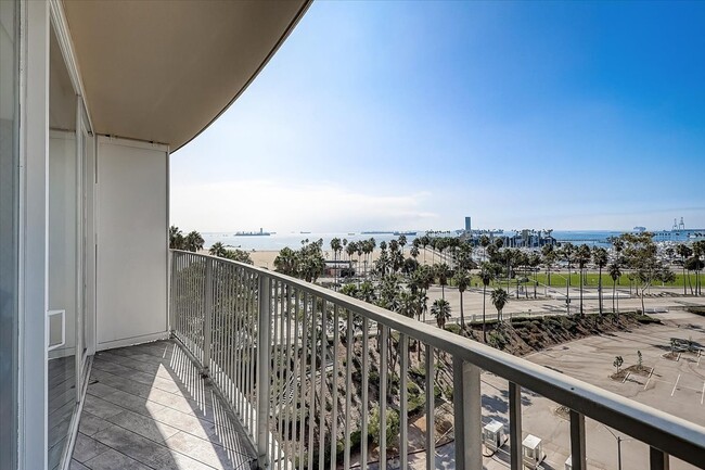 Building Photo - 700 E Ocean Blvd