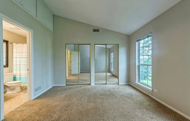 Building Photo - 533 Woodhaven Dr