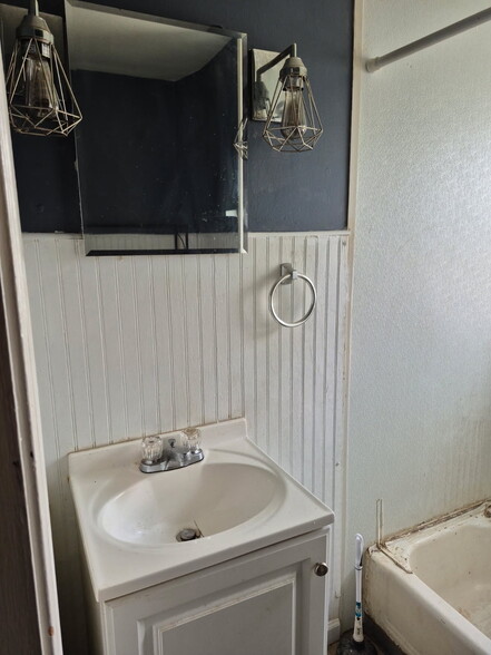 Building Photo - 19 Charles St