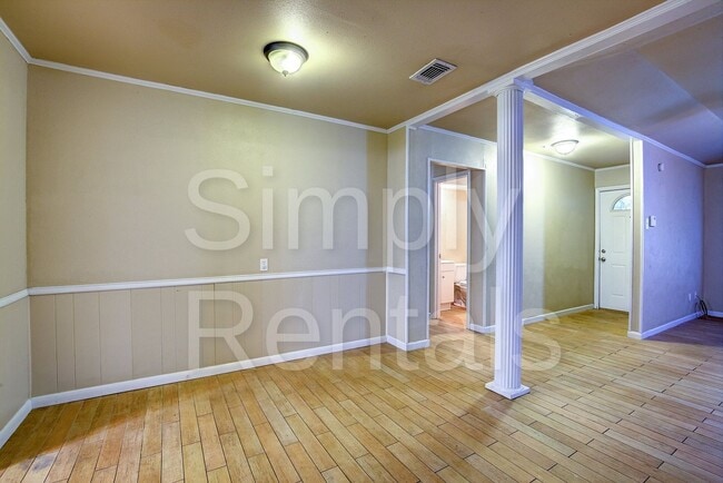 Building Photo - 6716 Sayle St