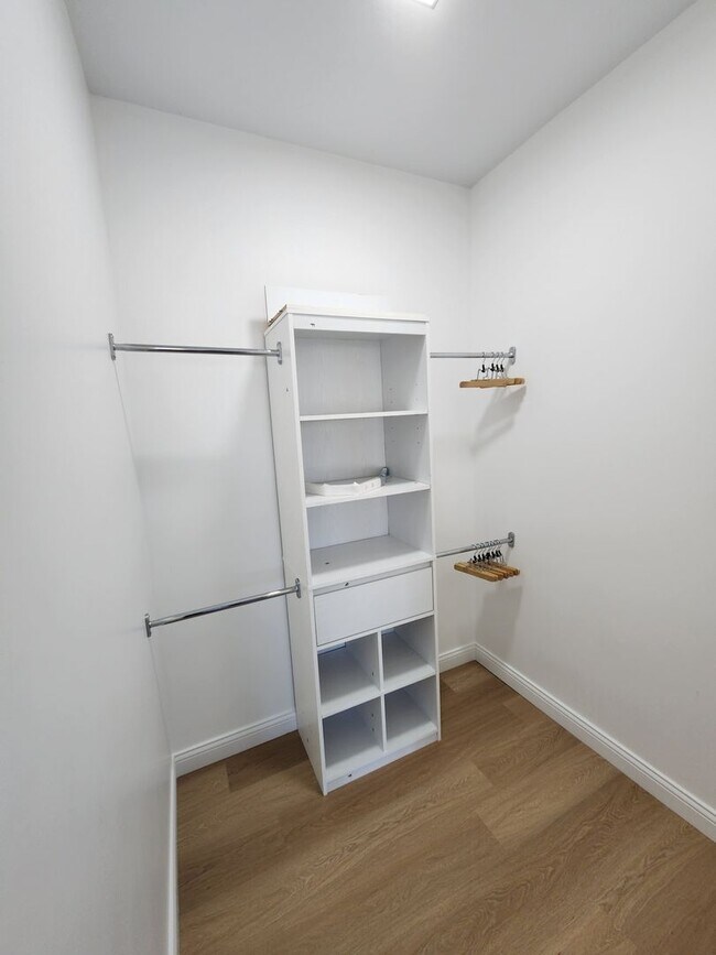 Building Photo - 6817 Timber Ct