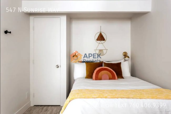 Building Photo - 547 N Sunrise Way