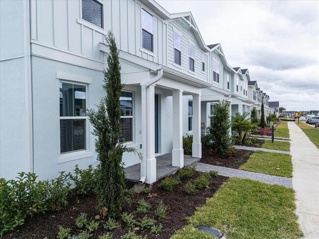 Building Photo - 1895 Pinecliff Dr