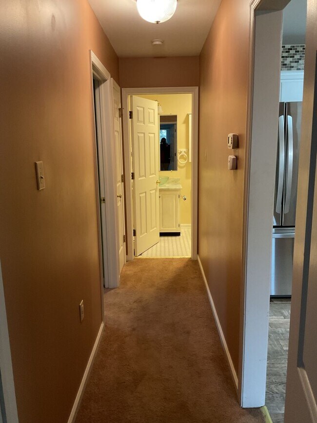 Building Photo - 11 Round Ridge Rd