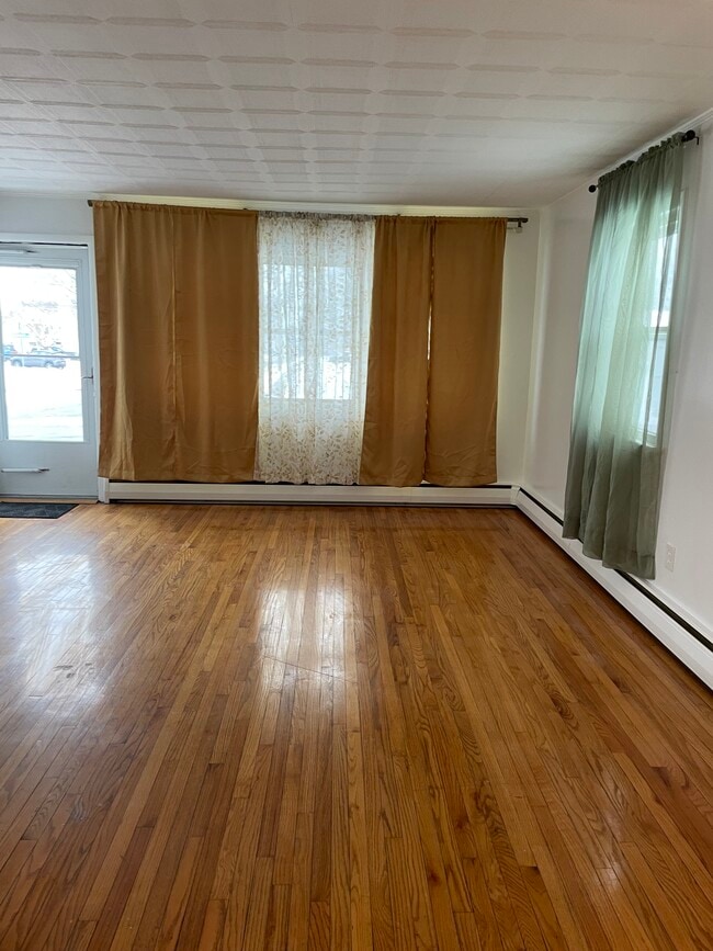 Building Photo - 117 Briarwood Dr