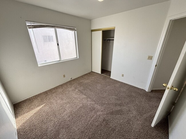 Building Photo - Charming 3Bed/2.5Bath/2Car home located in Summerlin