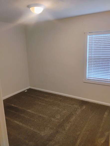 Building Photo - 380 E 100 N