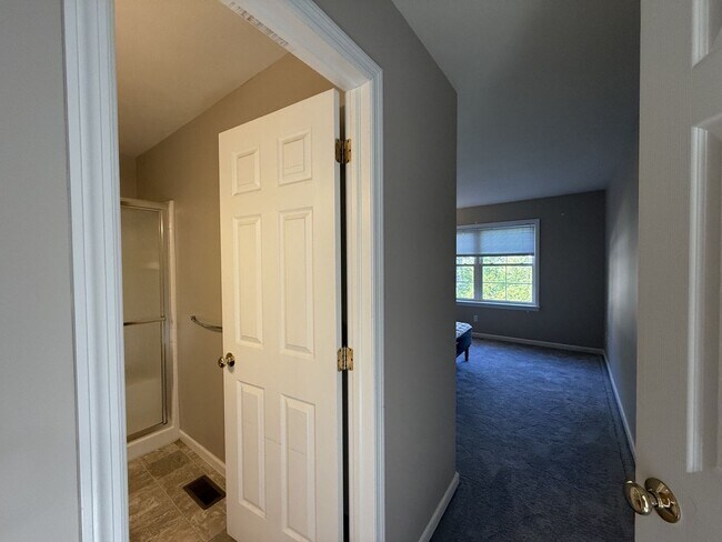 Building Photo - 210 Amblewood Way