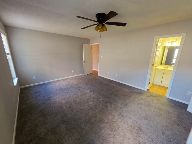 Building Photo - 3 Br 2 BA in Spring Villa