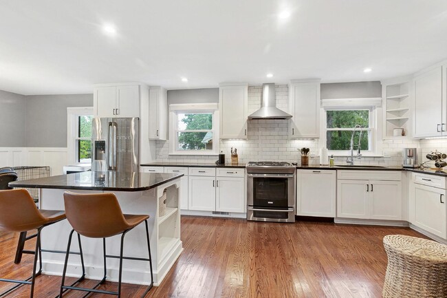 Building Photo - 121 S Main St