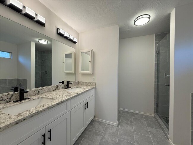 Building Photo - 16910 Pheasant Ridge Dr