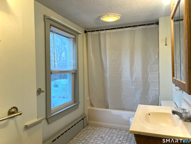 Building Photo - 77 Freestone Ave