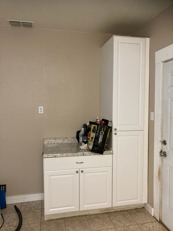 Building Photo - 710 Jeanette St