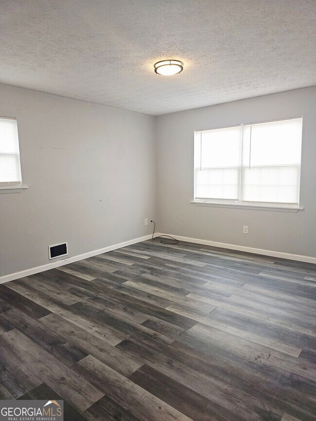 Building Photo - 480 Paul St