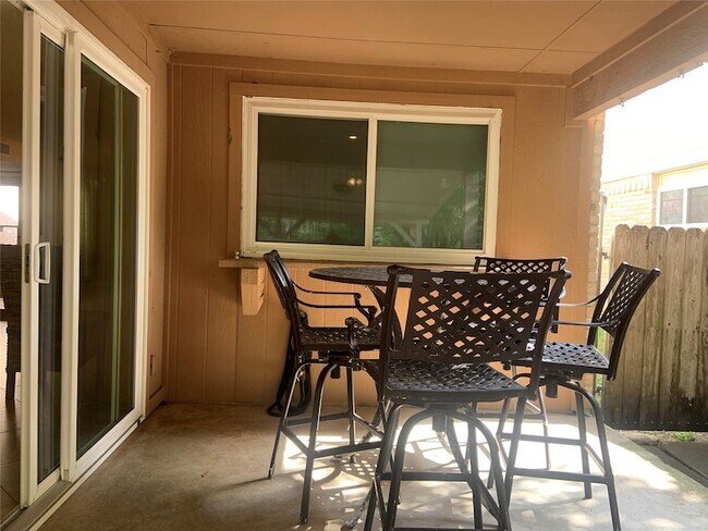 Building Photo - 16618 Oxnard Ln