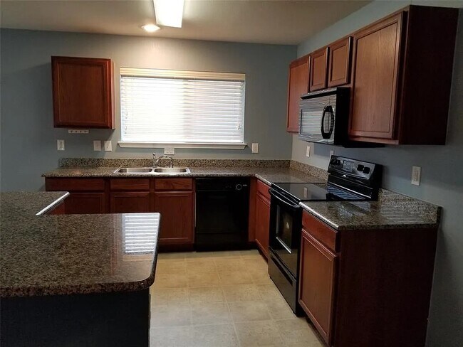 Building Photo - 3925 Polar Brook Dr