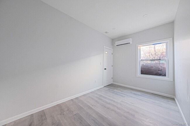 Building Photo - 224 Amber St