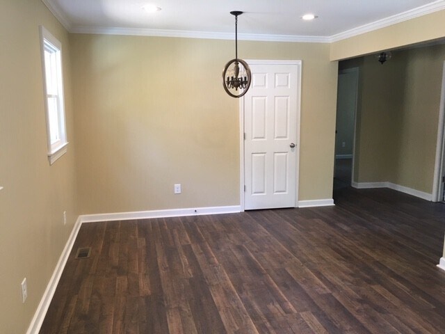 Building Photo - 2817 Beechwood Dr