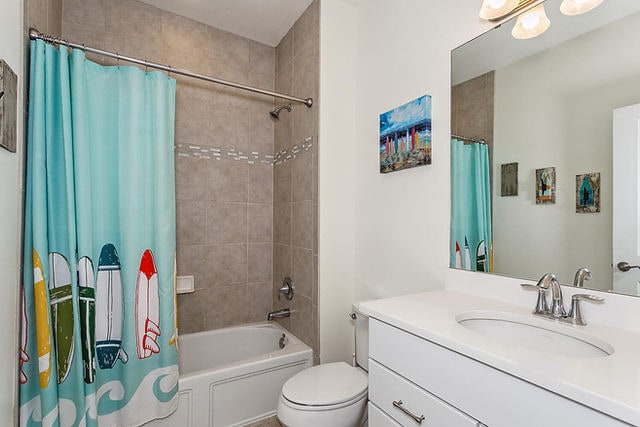 Hall Bathroom with Bath Tub - 14581 Salt Meadow Dr