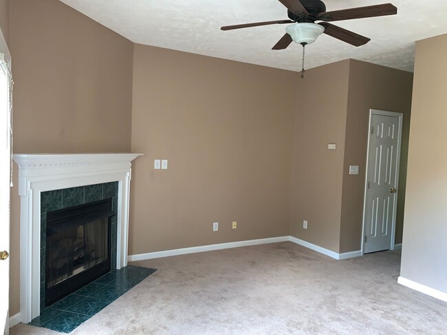 Building Photo - 907 Clarendon St~Haymount