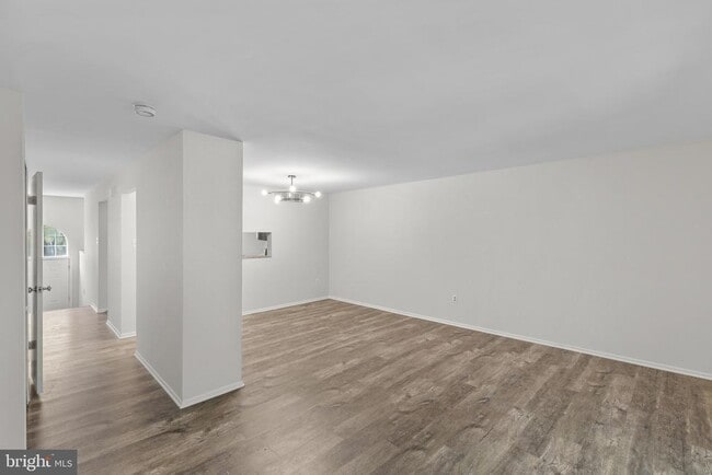 Building Photo - 11861 New Country Ln