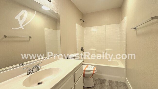 Building Photo - 14693 Karen Dr