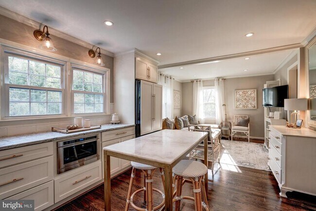 Building Photo - 5703 Brookside Dr