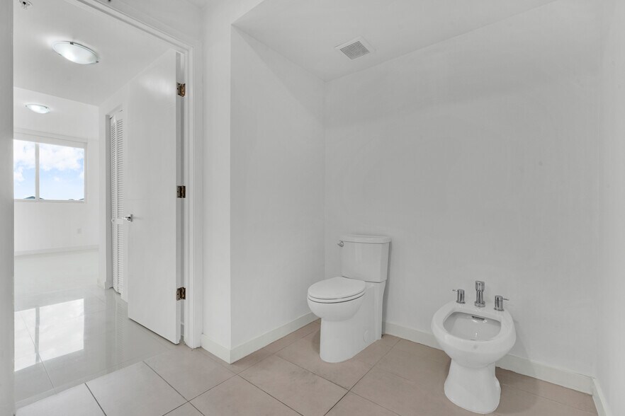 Building Photo - 7751 NW 107th Ave