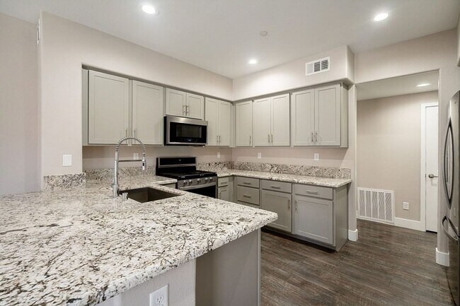 Building Photo - 845 Pantara Pl