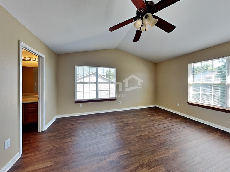 Building Photo - 977 Dorothy Dr