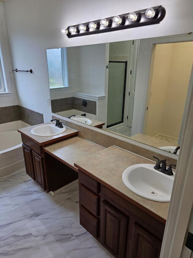 Building Photo - Spacious Tacoma Home with Gas Fireplace, 3-Car Garage & Covered Patio!