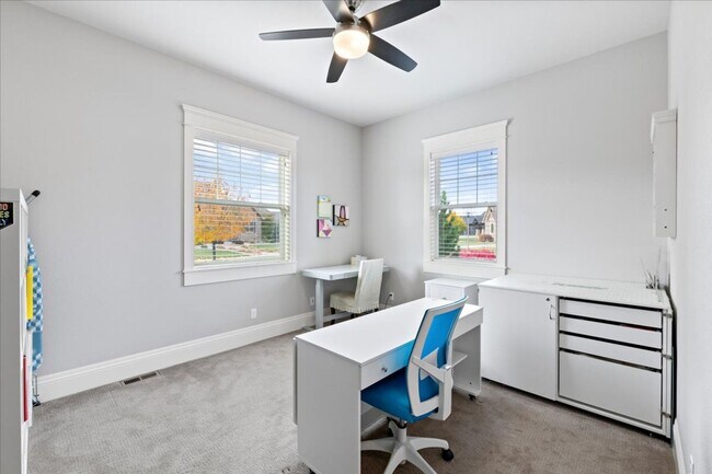 Building Photo - Stunning Custom Home in Gated Community!