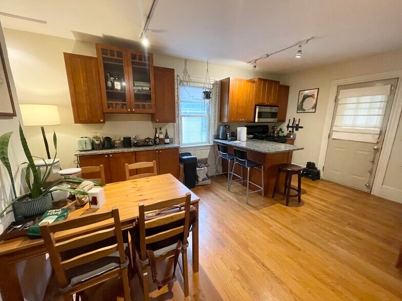 Building Photo - 2 Hagar St