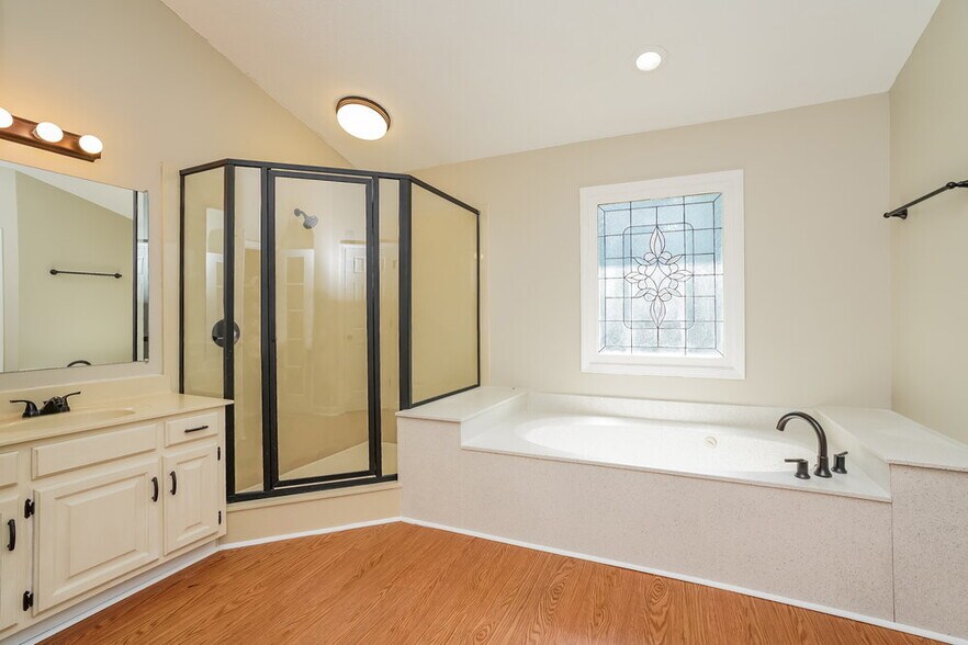 Building Photo - 1317 Ravenna Ct S