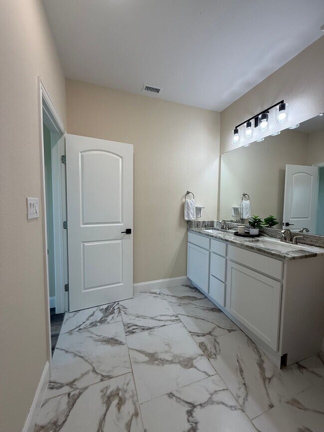 Building Photo - Beautiful modern Townhome in Peaster ISD NO Water Bill -  Fenced Yard - GATED: Spring Move in Spe...