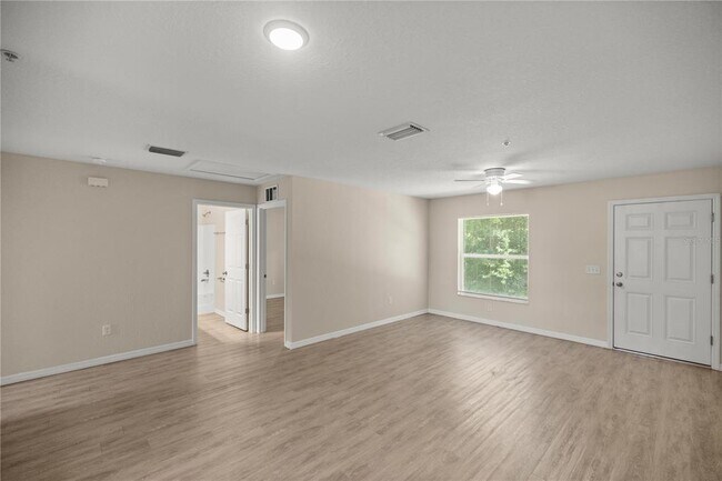 Building Photo - 32 Pine Track