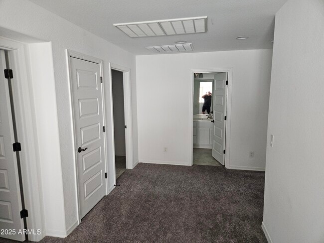Building Photo - 14224 W Hackamore Dr
