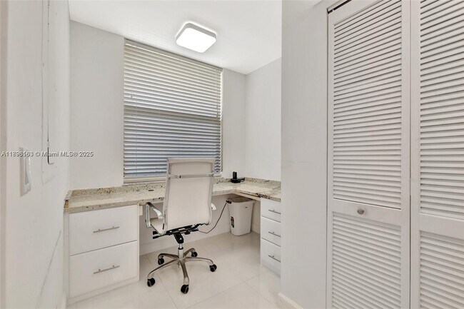 Building Photo - 9650 S Ocean Dr