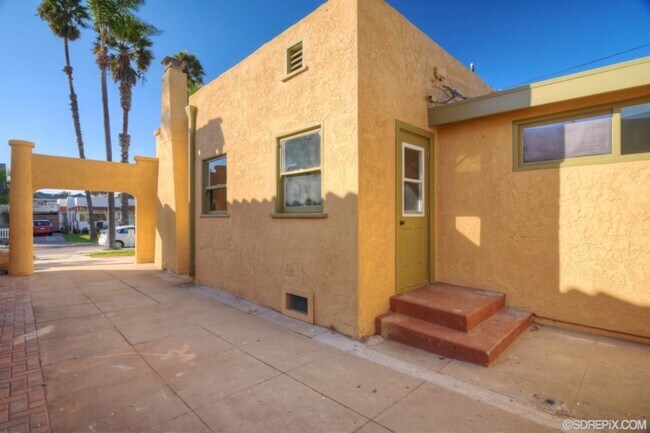 Building Photo - 4725 Kensington Dr