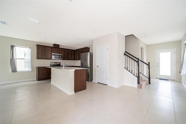 Building Photo - 1941 Summer Serenity Dr