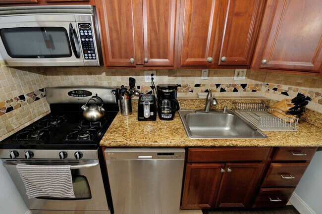 Building Photo - 200 Central Prk W