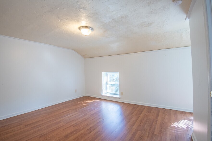 Building Photo - 506 Cherry St