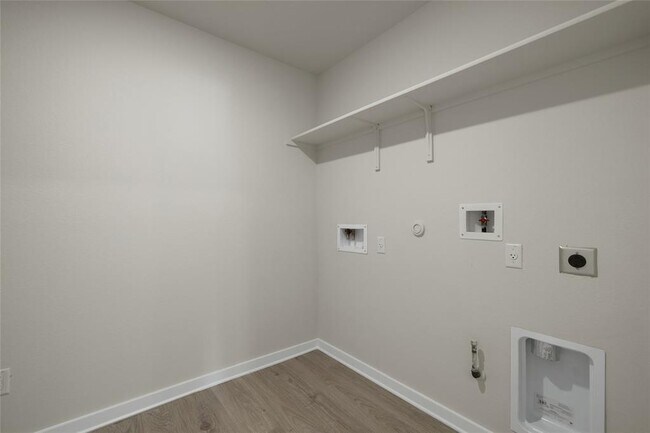 Building Photo - 160 Davis Mountain Dr