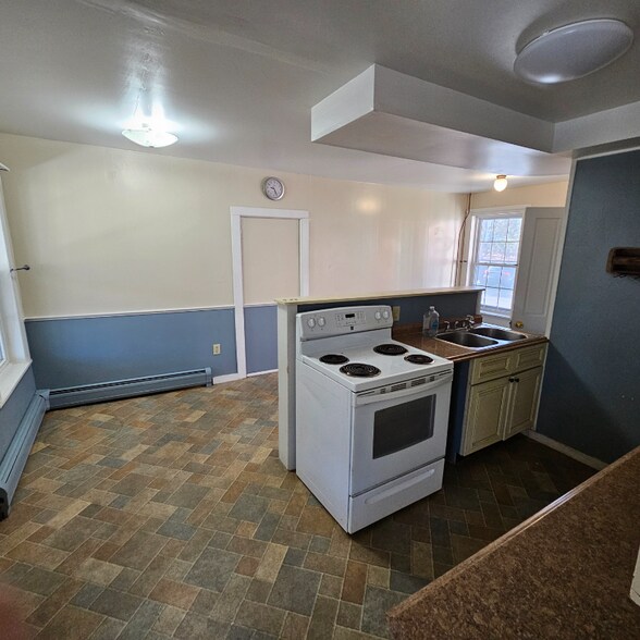 Building Photo - 6149 Memorial Dr