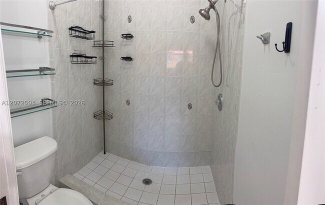 Building Photo - 700 SW 106th Ave