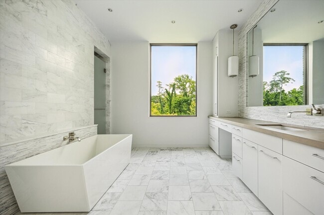 Building Photo - 9 Pinehill Ln